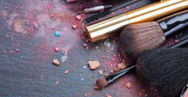 make up brushes dirty
