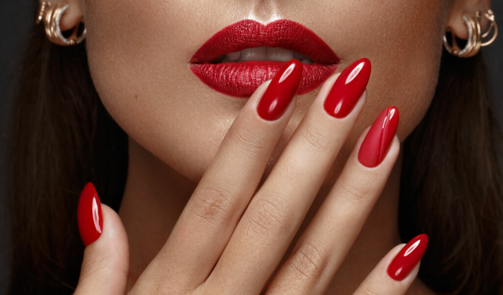 red nails valentines