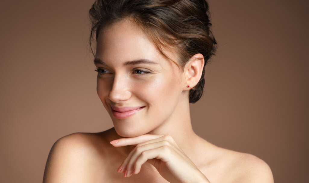 Σκασμένα χείλη: Ποιες ελλείψεις σε βιταμίνες ευθύνονται