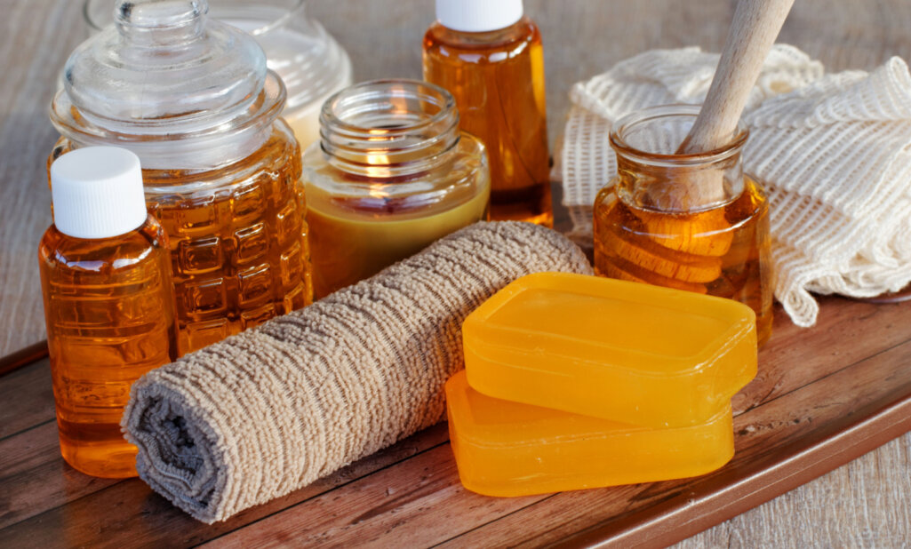 Προϊόντα μέλισσας που χρησιμοποιούνται ως καλλυντικά.