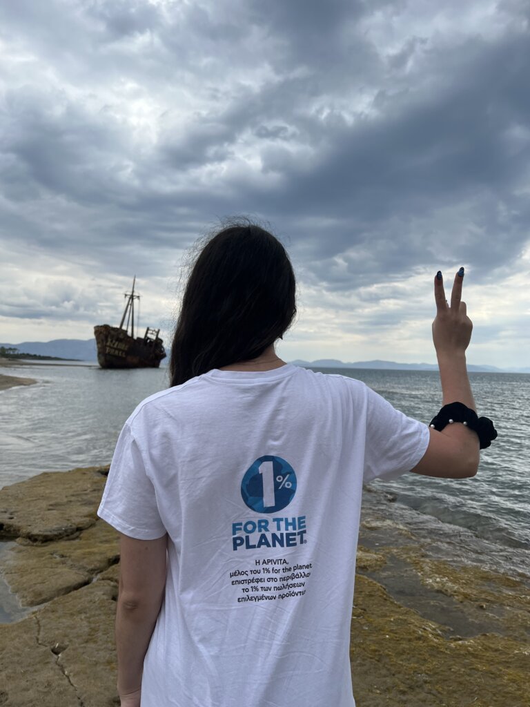 σκουπίδια, πλαστικά, γυάλινα και υφασμάτινα αντικείμενα που ανασύρθηκαν από τον βυθό του Γυθείου Λακωνίας