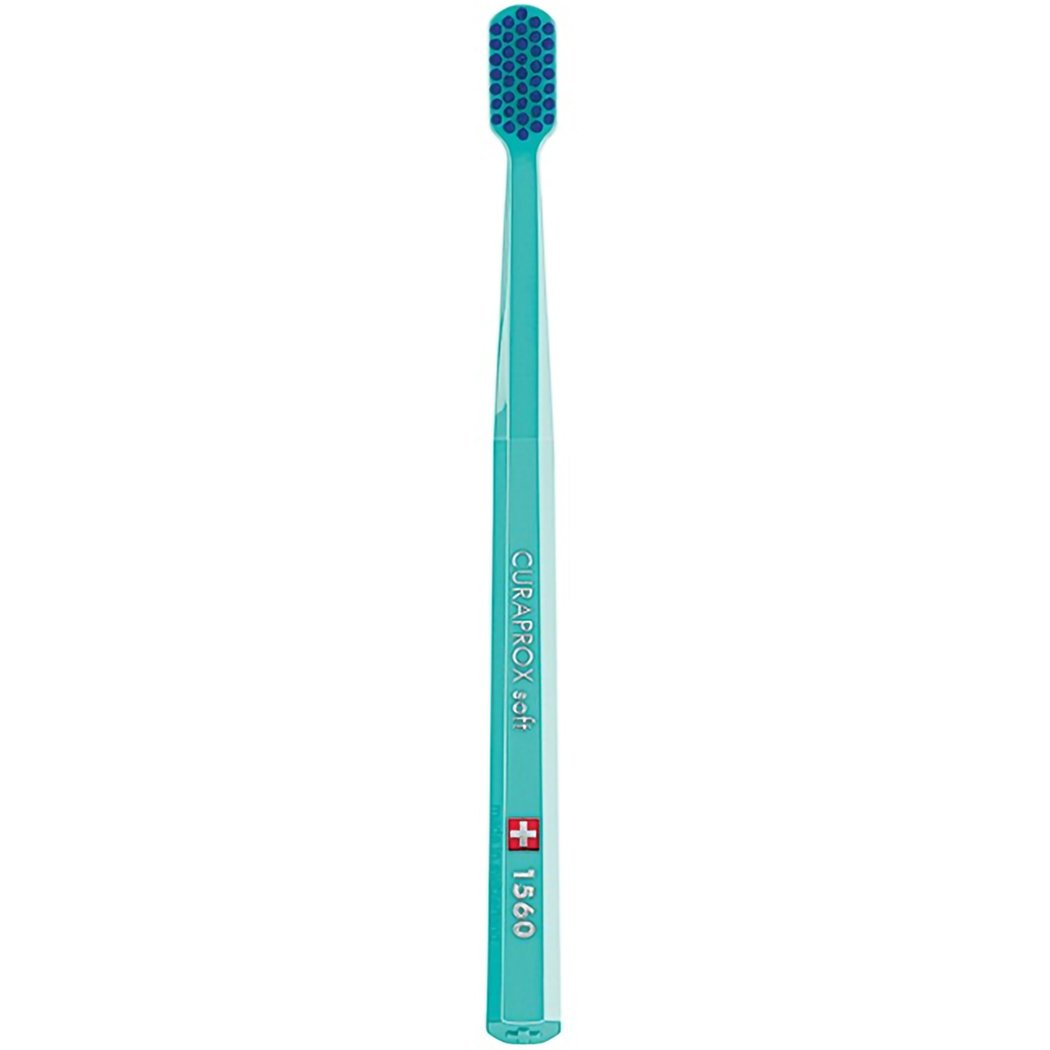 Curaprox CS 1560 Soft Toothbrush Χειροκίνητη Οδοντόβουρτσα με Μαλακές Ίνες για Βαθύ Καθαρισμό 1 Τεμάχιο – Σιέλ / Μπλε