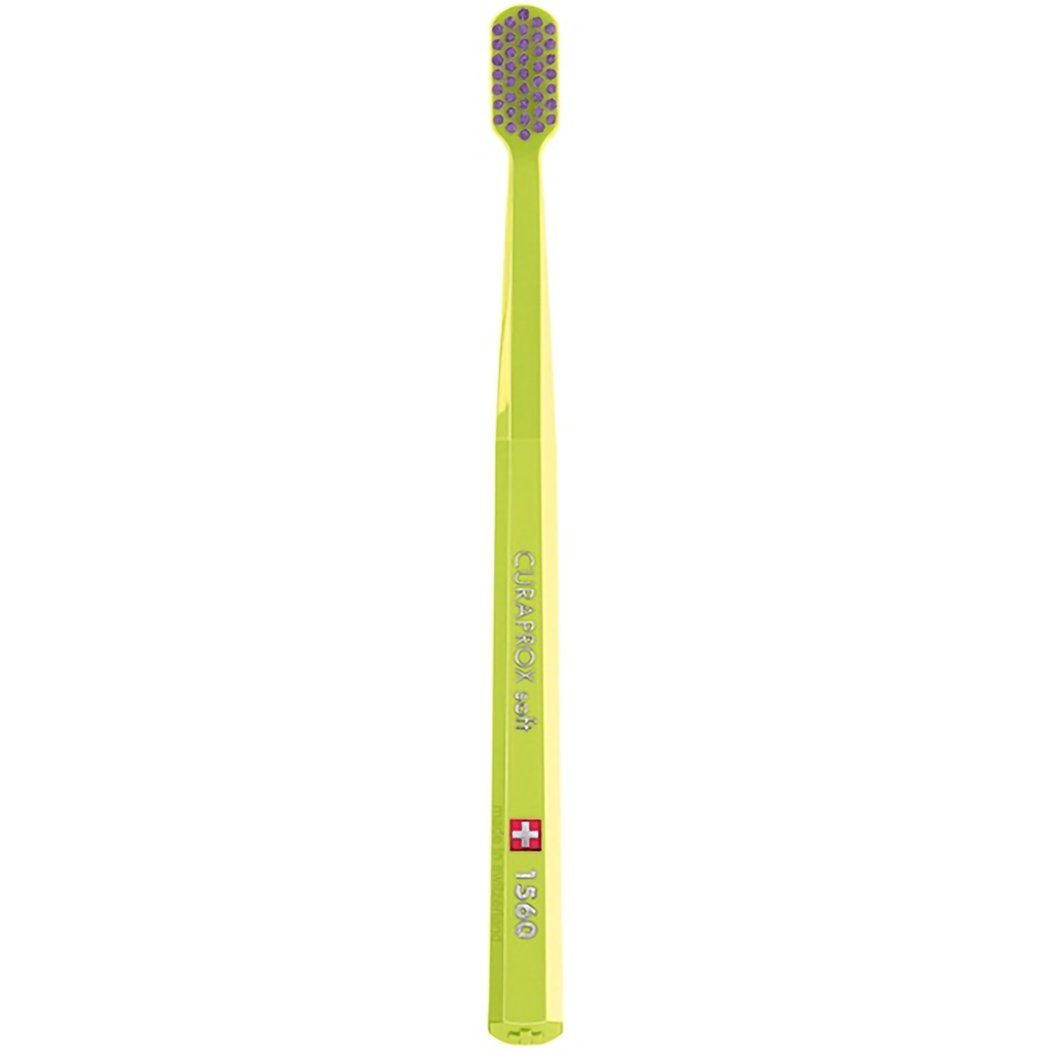 Curaprox CS 1560 Soft Toothbrush Χειροκίνητη Οδοντόβουρτσα με Μαλακές Ίνες για Βαθύ Καθαρισμό 1 Τεμάχιο – Κίτρινο / Μωβ