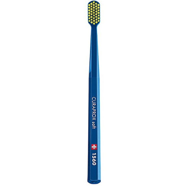 Curaprox CS 1560 Soft Toothbrush Χειροκίνητη Οδοντόβουρτσα με Μαλακές Ίνες για Βαθύ Καθαρισμό 1 Τεμάχιο – Σκούρο Μπλε / Κίτρινο